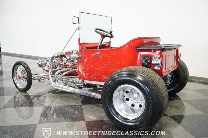 Unknown-T-bucket-1924-Red-Black-15