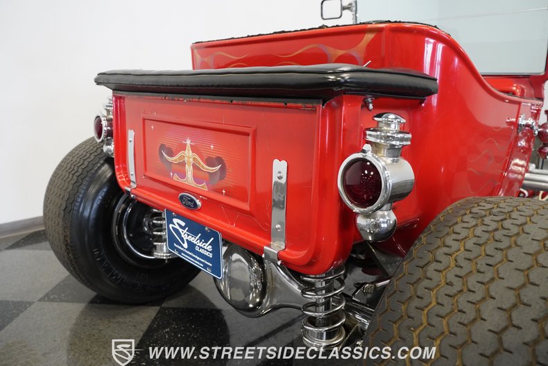 Unknown-T-bucket-1924-Red-Black-25