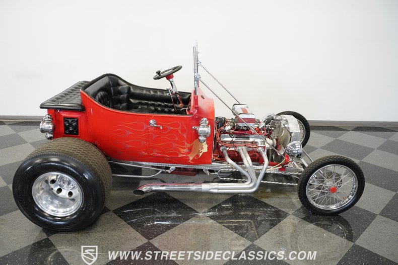 Unknown-T-bucket-1924-Red-Black-28