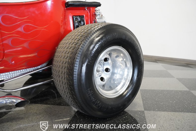 Unknown-T-bucket-1924-Red-Black-9