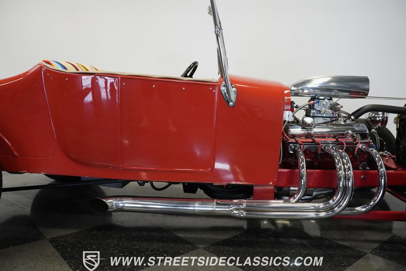 Unknown-T-bucket-1927-Red-Tan-19