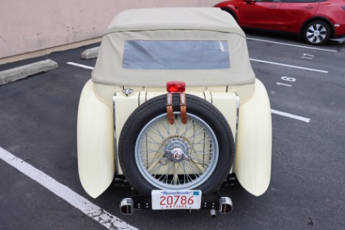 Unknown-Tc-1948-Ivory-Green-2