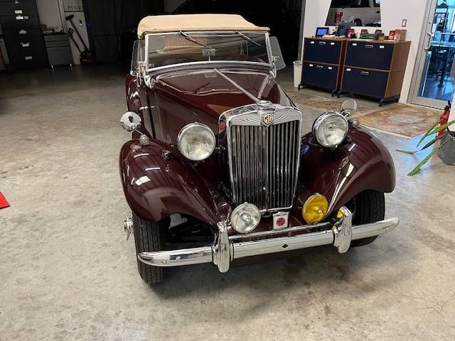 Unknown-Td-1951-BurgundyTan-Top-Tan-3