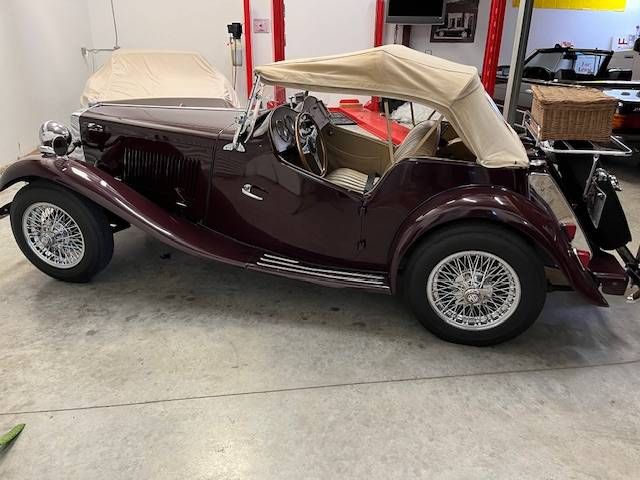 Unknown-Td-1951-BurgundyTan-Top-Tan-4