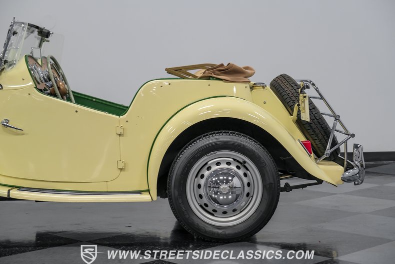 Unknown-Td-1952-Beige-Green-13