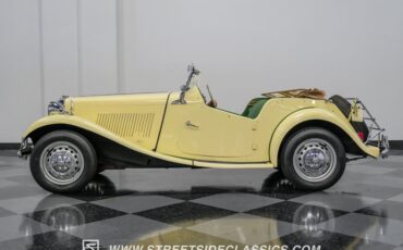 Unknown-Td-1952-Beige-Green
