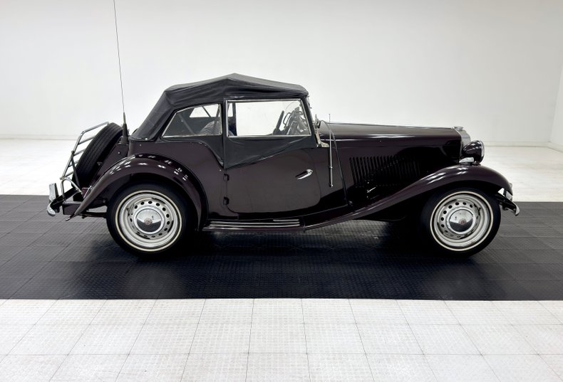 Unknown-Td-1952-Black-Cherry-Black-11