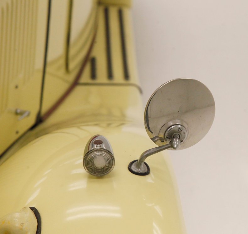 Unknown-Td-1952-Pale-Yellow-Red-18