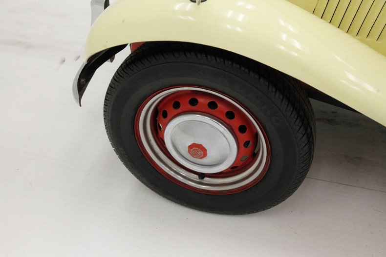 Unknown-Td-1952-Pale-Yellow-Red-22