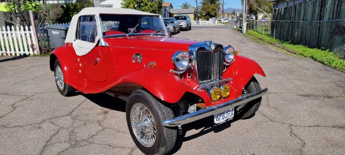 Unknown-Td-1952-Red