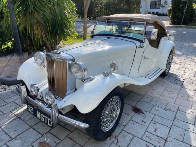 Unknown-Td-1952-White