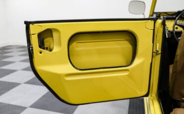 Unknown-Thing-1973-Yellow-Brown-23