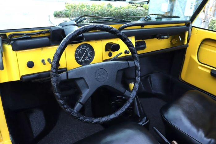 Unknown-Thing-1974-Yellow-Black-1