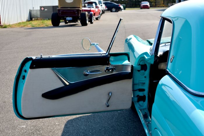 Unknown-Thunderbird-1955-Aqua-14