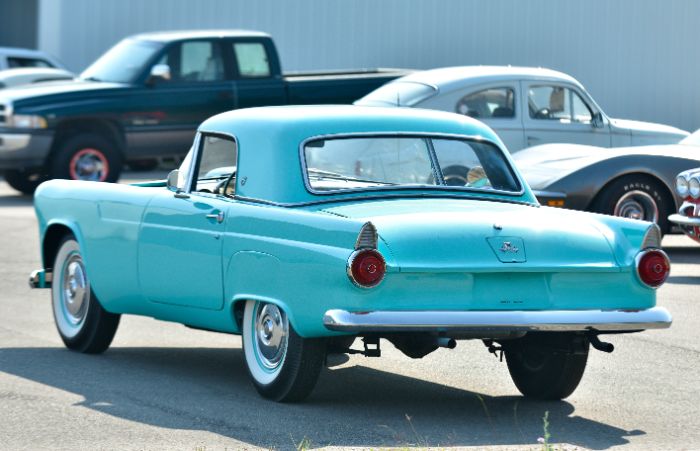 Unknown-Thunderbird-1955-Aqua-6