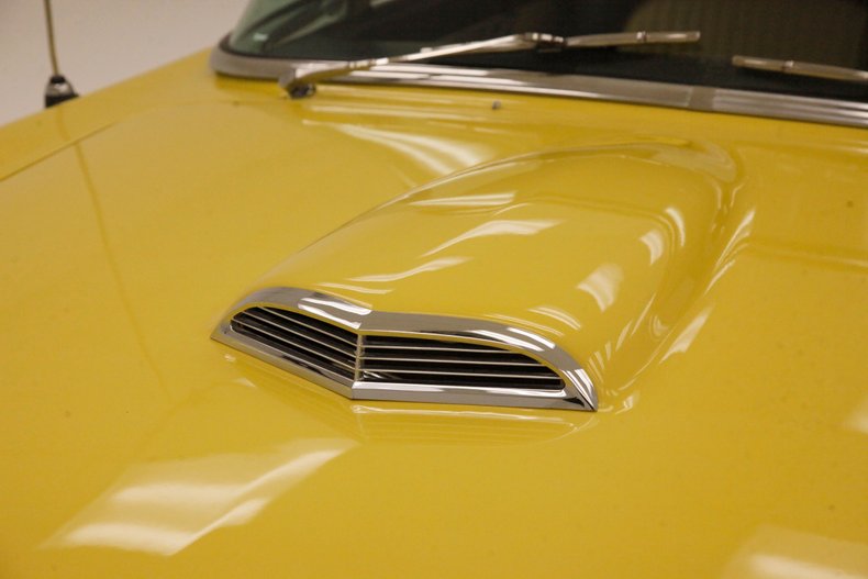 Unknown-Thunderbird-1955-Goldenrod-Yellow-Black-15