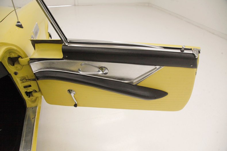 Unknown-Thunderbird-1955-Goldenrod-Yellow-Black-24