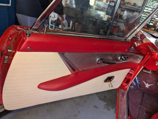 Unknown-Thunderbird-1955-RedBlack-Cloth-Top-RedWhite-13
