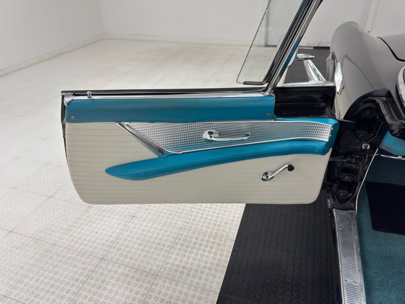 Unknown-Thunderbird-1956-Raven-Black-Peacock-Blue-13