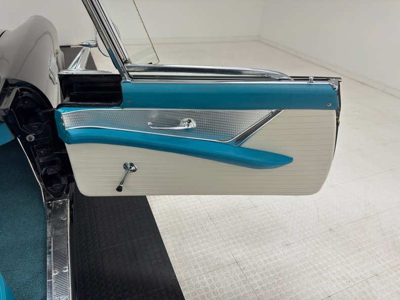Unknown-Thunderbird-1956-Raven-Black-Peacock-Blue-25