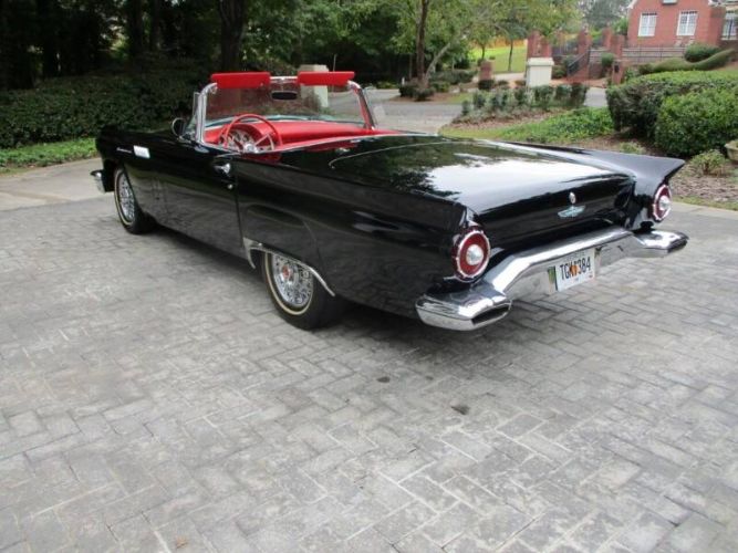Unknown-Thunderbird-1957-Black-Red-19