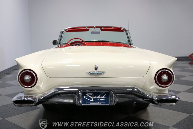 Unknown-Thunderbird-1957-Colonial-White-Flame-Red-12