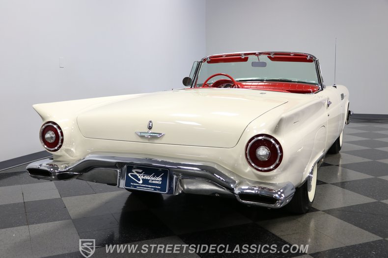 Unknown-Thunderbird-1957-Colonial-White-Flame-Red-13
