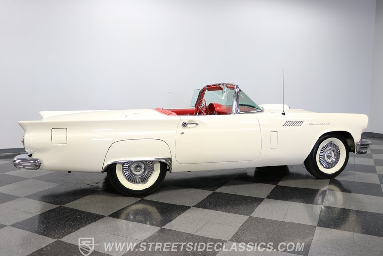 Unknown-Thunderbird-1957-Colonial-White-Flame-Red-15