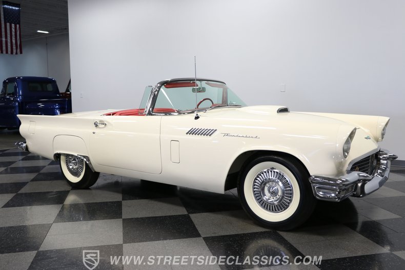 Unknown-Thunderbird-1957-Colonial-White-Flame-Red-17