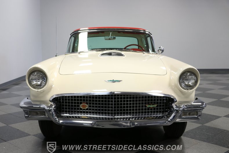 Unknown-Thunderbird-1957-Colonial-White-Flame-Red-18