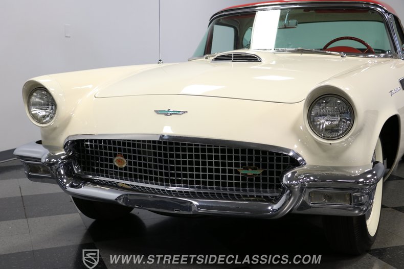 Unknown-Thunderbird-1957-Colonial-White-Flame-Red-21