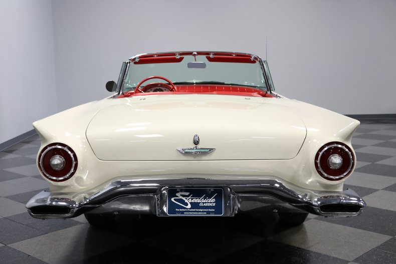 Unknown-Thunderbird-1957-Colonial-White-Flame-Red-26