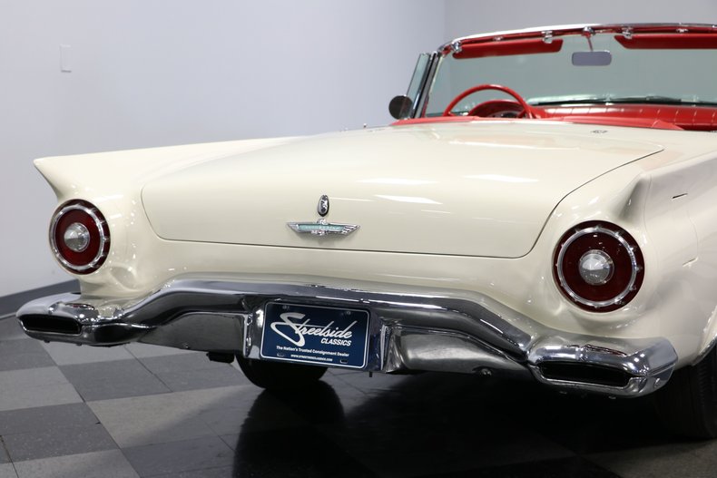 Unknown-Thunderbird-1957-Colonial-White-Flame-Red-29