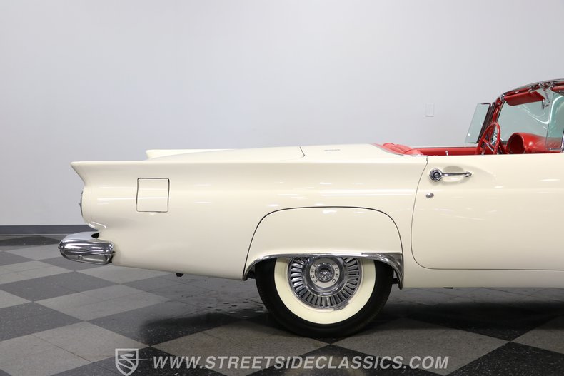 Unknown-Thunderbird-1957-Colonial-White-Flame-Red-31