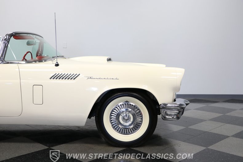 Unknown-Thunderbird-1957-Colonial-White-Flame-Red-32