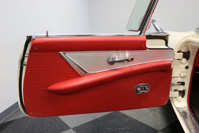 Unknown-Thunderbird-1957-Colonial-White-Flame-Red-42