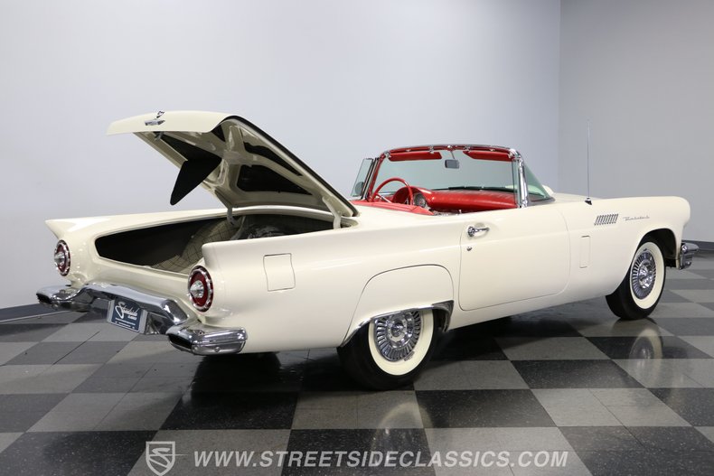 Unknown-Thunderbird-1957-Colonial-White-Flame-Red-9