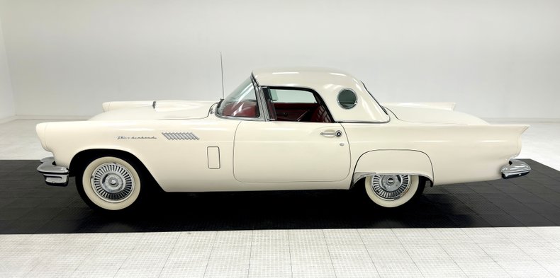 Unknown-Thunderbird-1957-Colonial-White-Red-1
