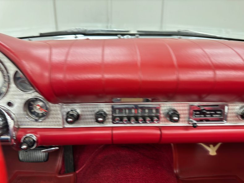 Unknown-Thunderbird-1957-Colonial-White-Red-11