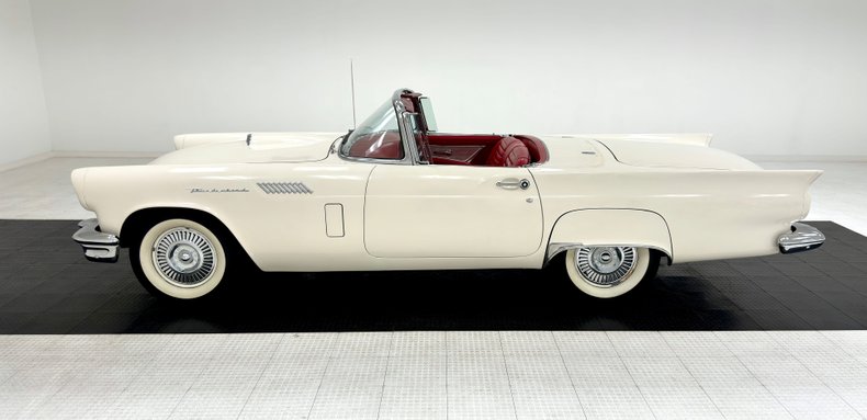 Unknown-Thunderbird-1957-Colonial-White-Red-2
