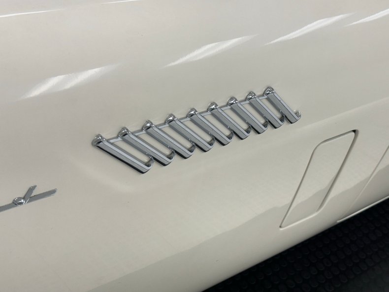 Unknown-Thunderbird-1957-Colonial-White-Red-20