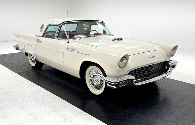Unknown-Thunderbird-1957-Colonial-White-Red-22