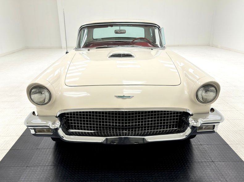 Unknown-Thunderbird-1957-Colonial-White-Red-23