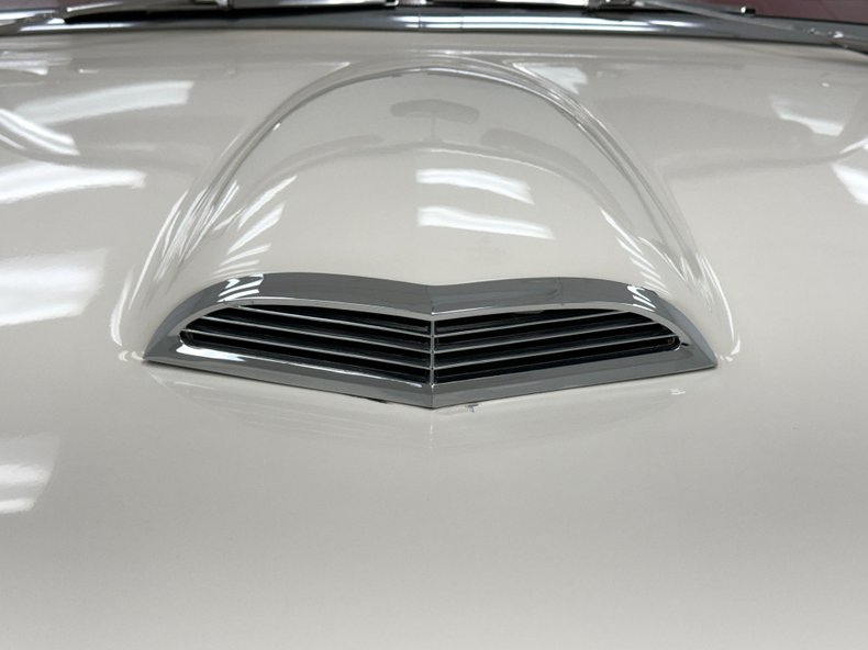 Unknown-Thunderbird-1957-Colonial-White-Red-26