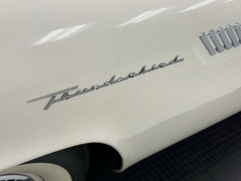 Unknown-Thunderbird-1957-Colonial-White-Red-28