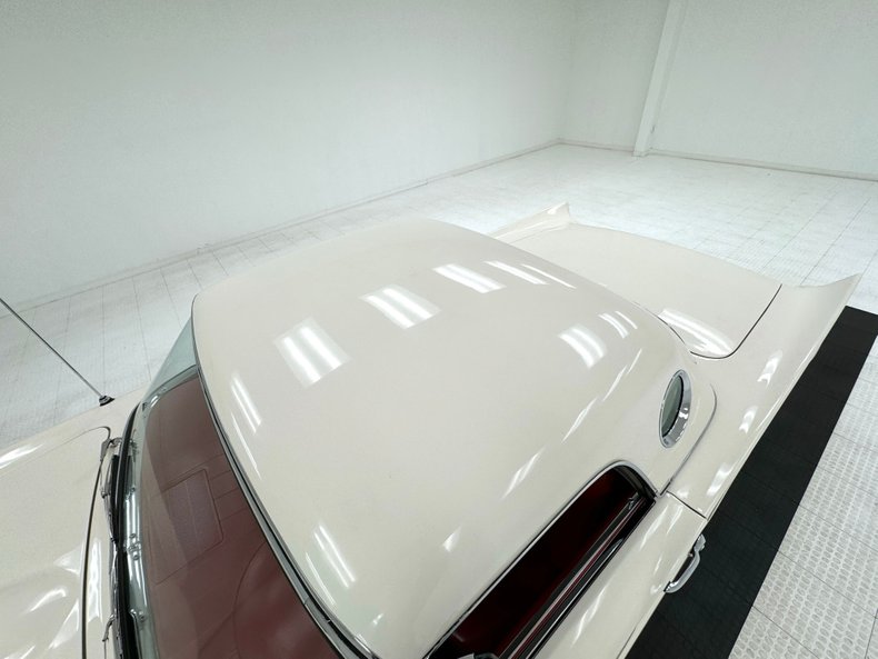 Unknown-Thunderbird-1957-Colonial-White-Red-29