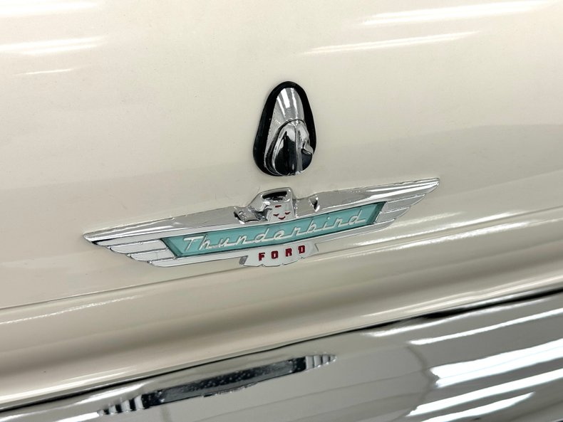 Unknown-Thunderbird-1957-Colonial-White-Red-33