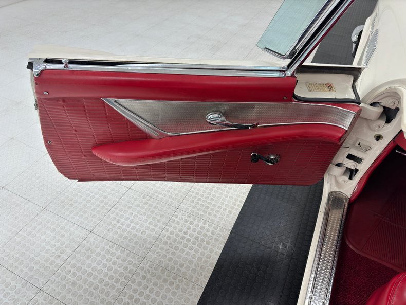 Unknown-Thunderbird-1957-Colonial-White-Red-42