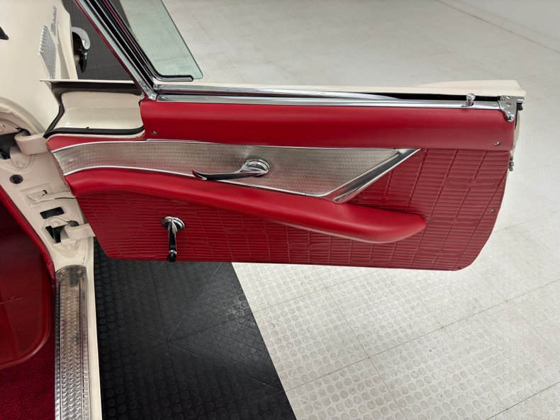 Unknown-Thunderbird-1957-Colonial-White-Red-43