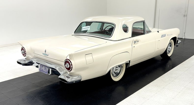Unknown-Thunderbird-1957-Colonial-White-Red-6